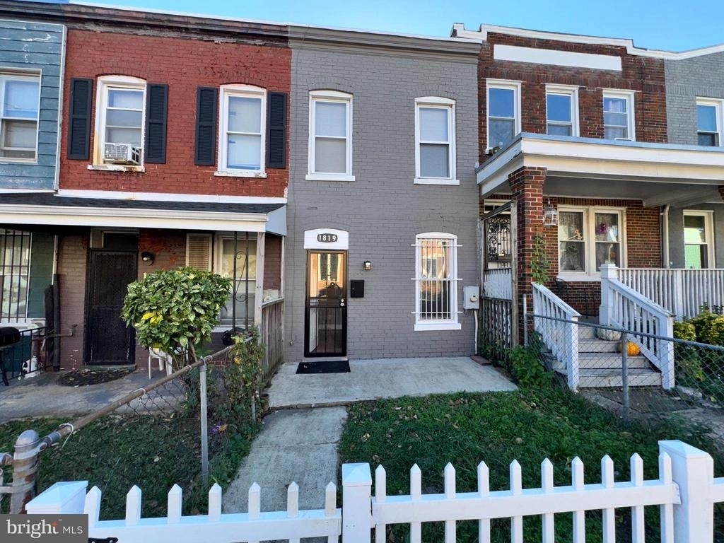 1819 Gales Street Ne - Photo 0