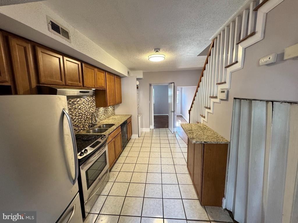 1819 Gales Street Ne - Photo 4