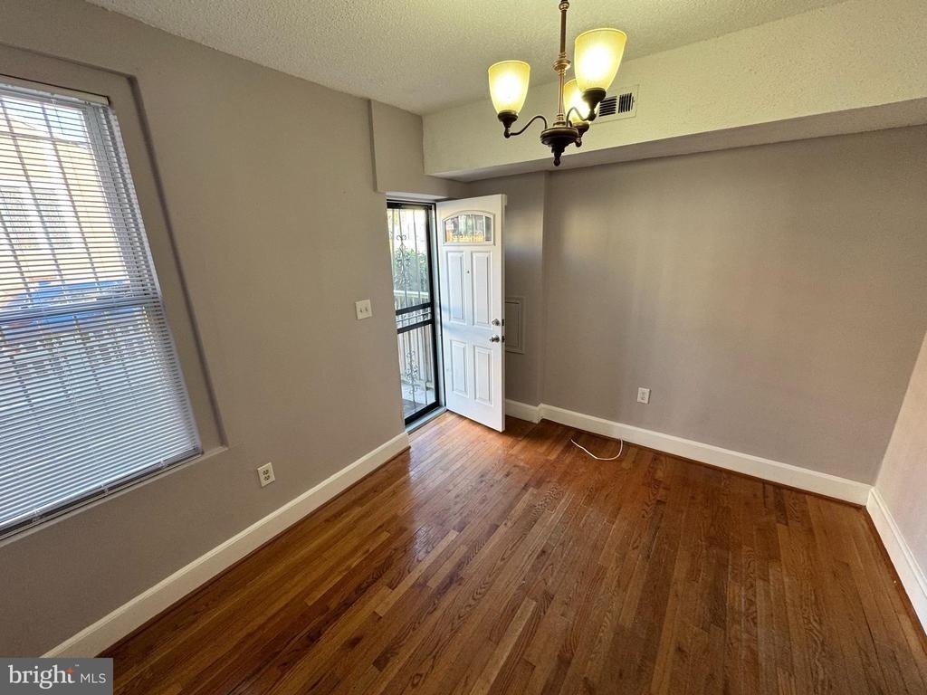 1819 Gales Street Ne - Photo 3