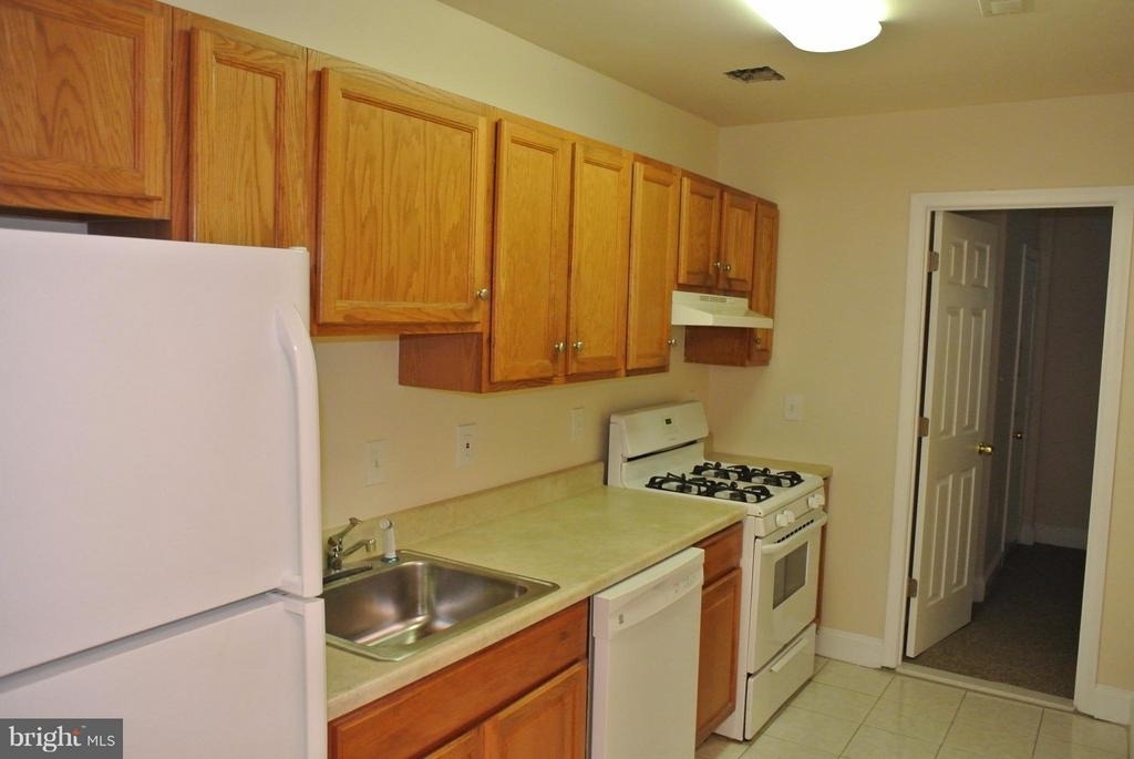 3216 28th Street Se - Photo 6