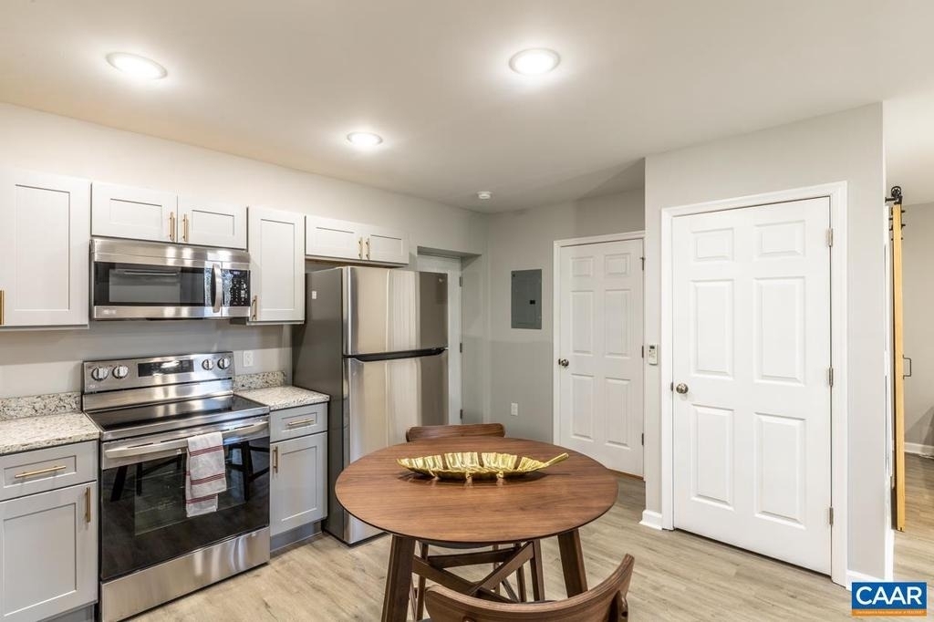 1329 Riverdale Dr - Photo 4