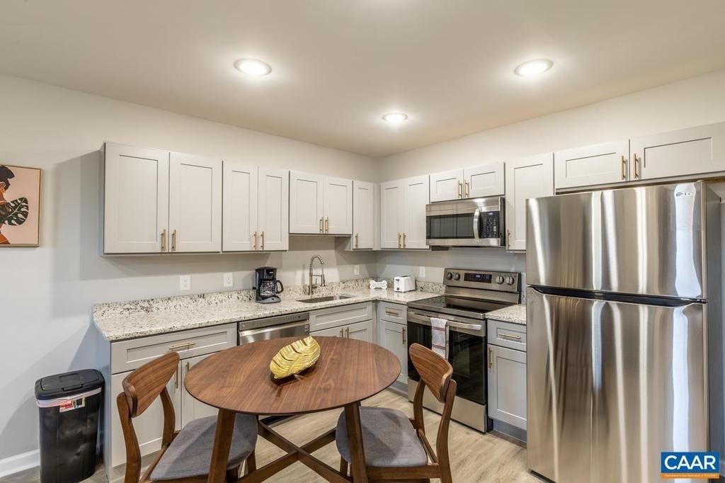 1329 Riverdale Dr - Photo 2