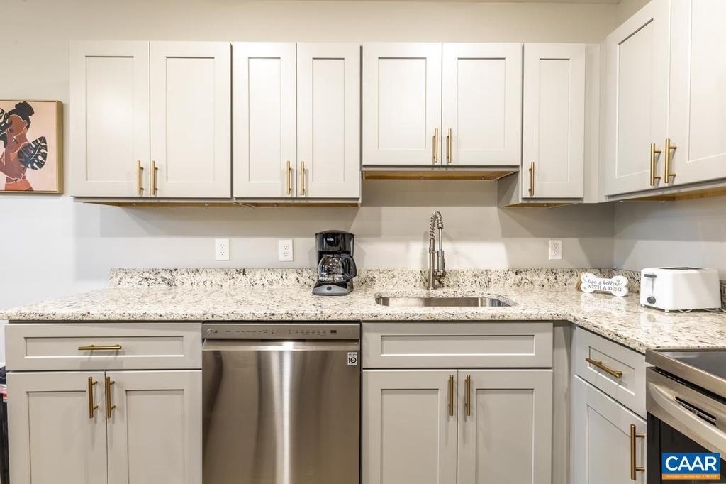 1329 Riverdale Dr - Photo 3