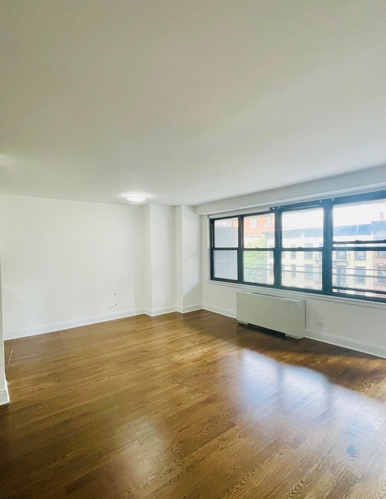 240 E 82nd Street - Photo 4