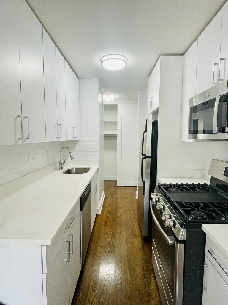 240 E 82nd Street - Photo 2