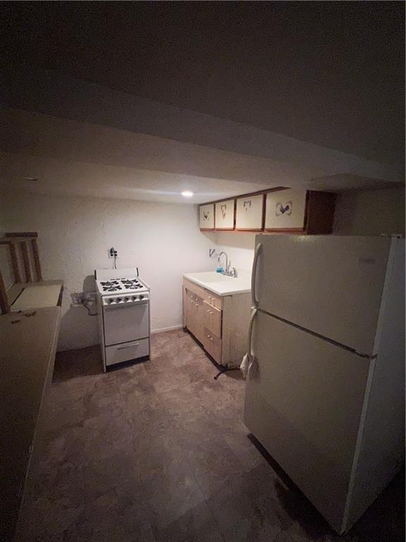 309 Vanderbilt St - Photo 2