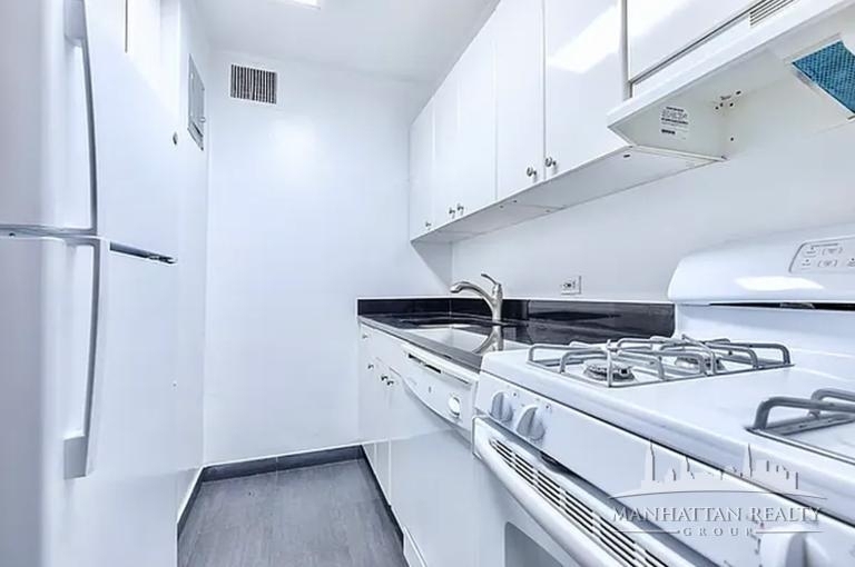 E 46th St - Photo 2