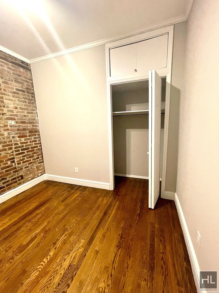 East 18th Street - Photo 8