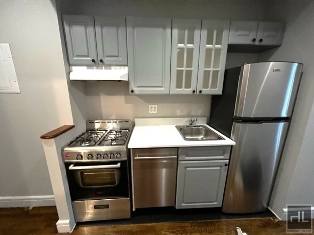 East 18th Street - Photo 4