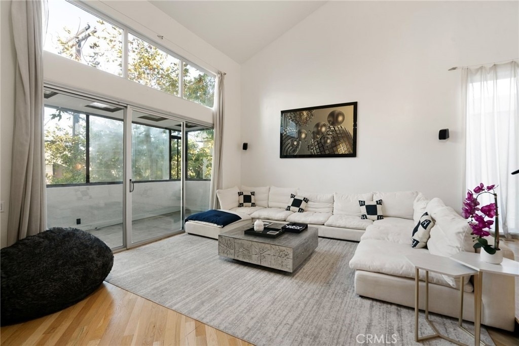 1447 N Kings Road - Photo 4