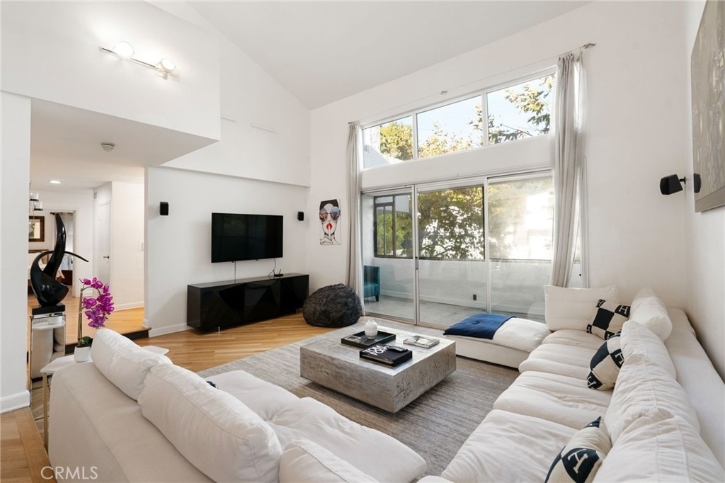 1447 N Kings Road - Photo 3