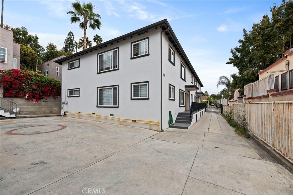 2027 Vista Del Mar - Photo 16