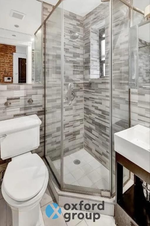 East 106th Street - Photo 3