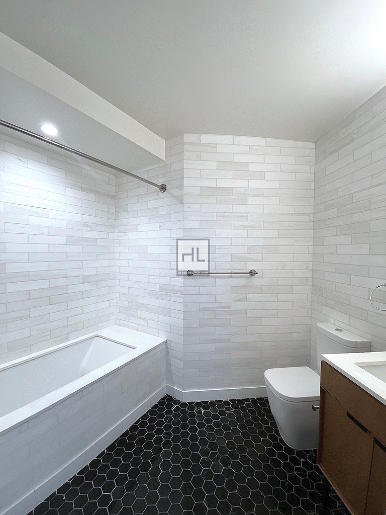 East 54th Street - Photo 3