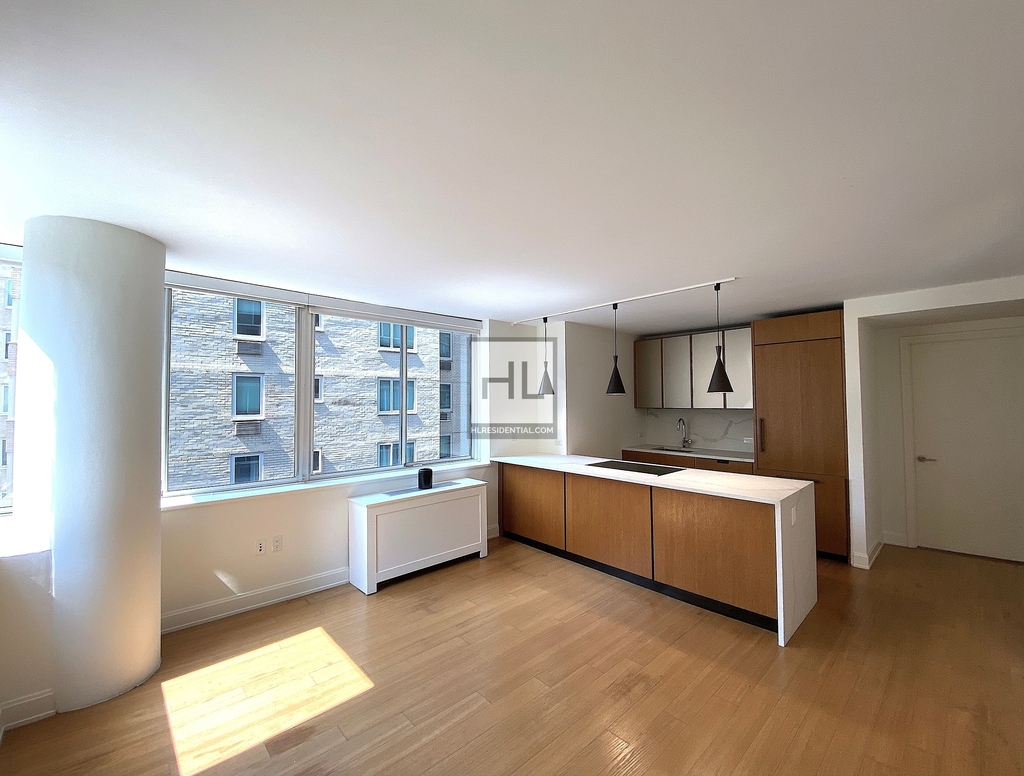 East 54th Street - Photo 0
