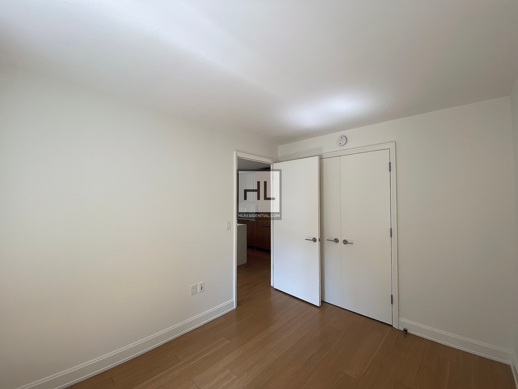 East 54th Street - Photo 2
