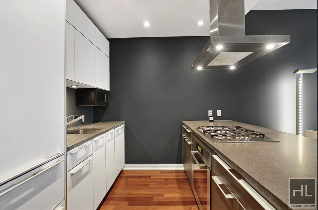 Warren St - Photo 3