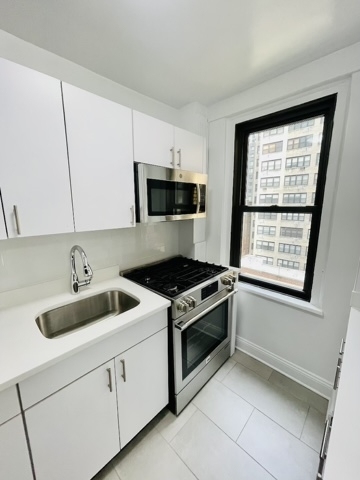 137 East 38th Street - Photo 5
