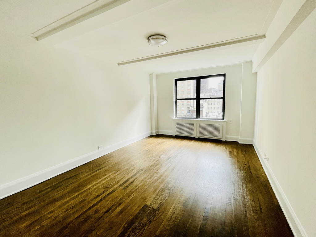 137 East 38th Street - Photo 2