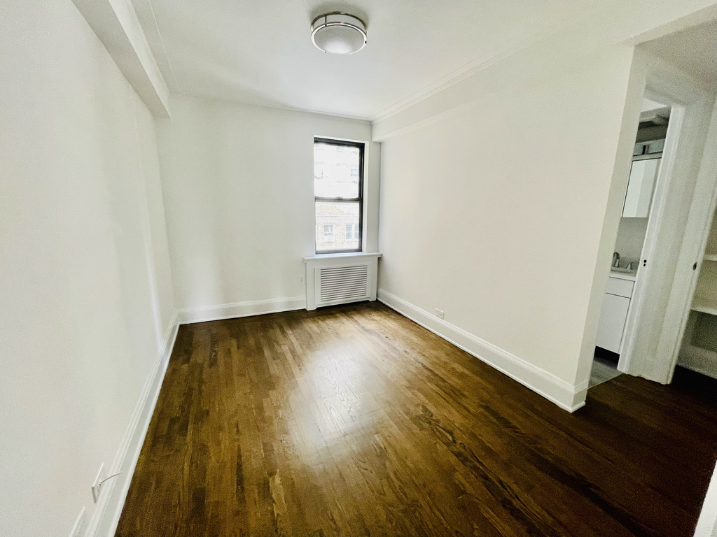 137 East 38th Street - Photo 8