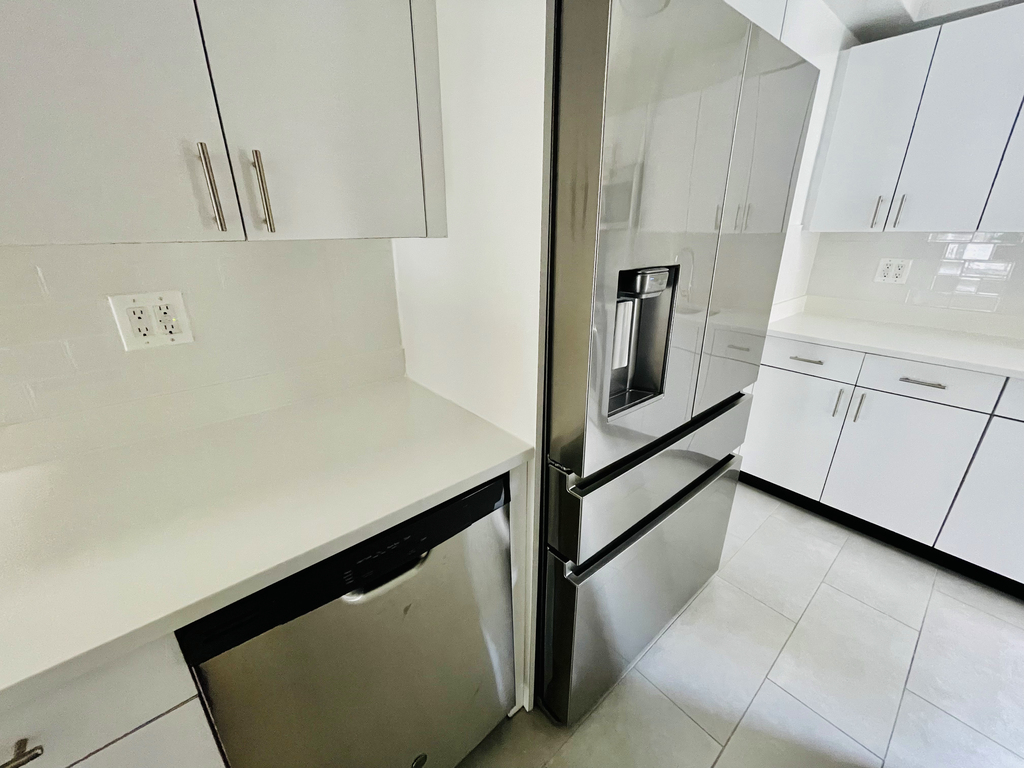 137 East 38th Street - Photo 4