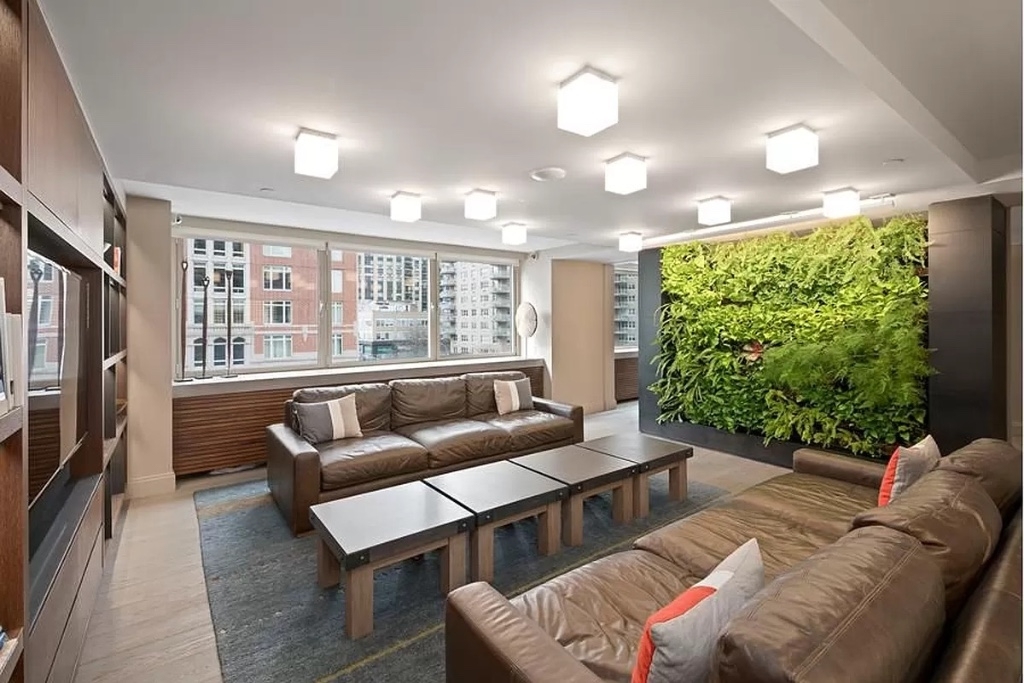 East 86th Street - Photo 7