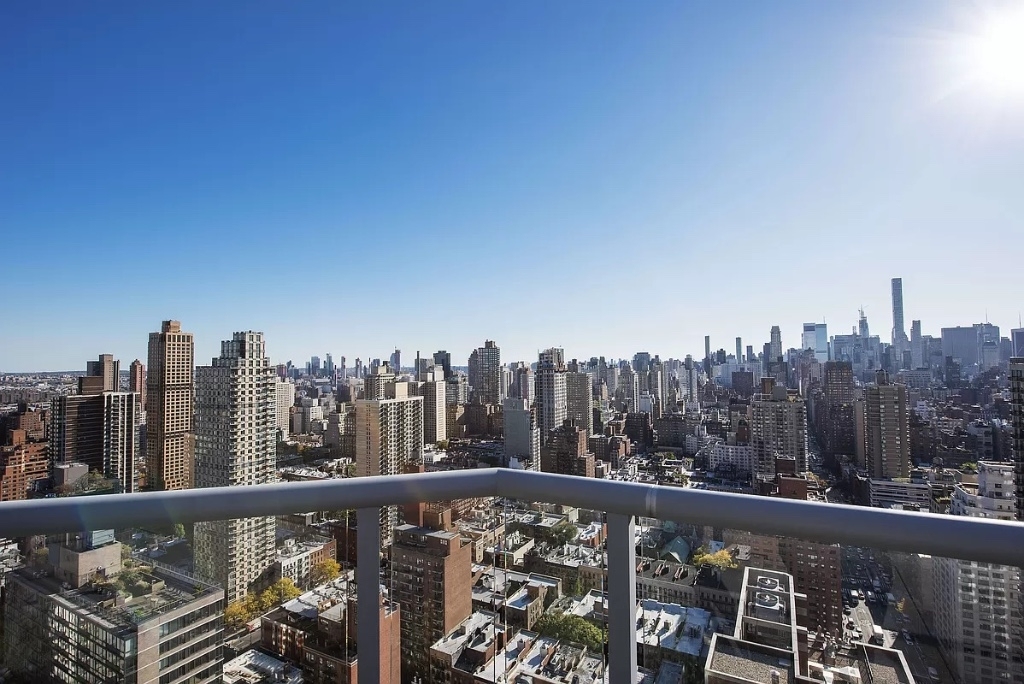 East 86th Street - Photo 12