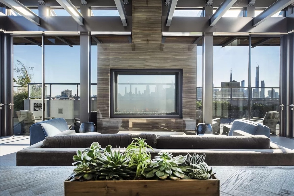 East 86th Street - Photo 9