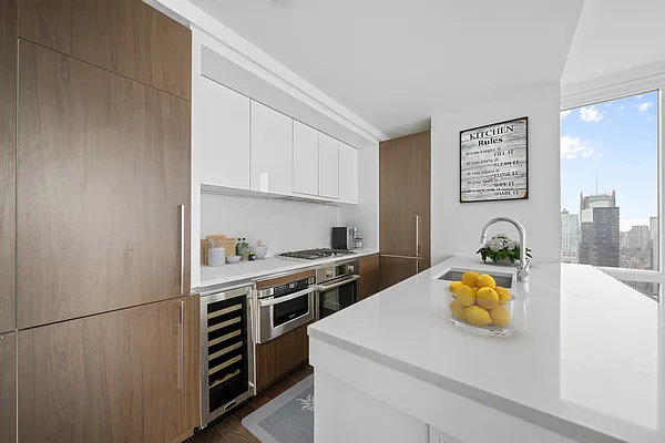 455 w 10 - Photo 1