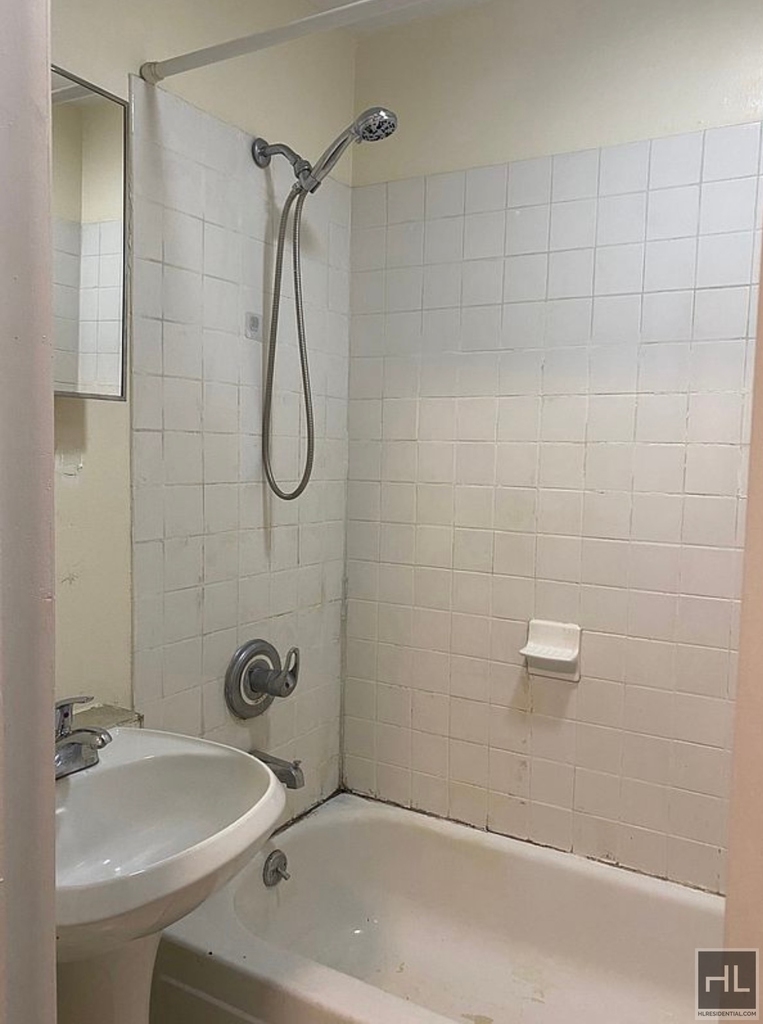 East 79th Street - Photo 2
