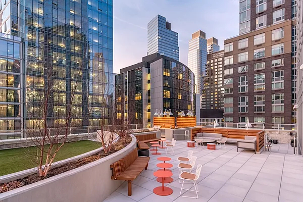 21 West End Avenue - Photo 4