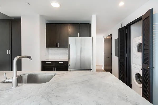 21 West End Avenue - Photo 1