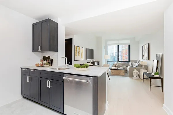 21 West End Avenue - Photo 2