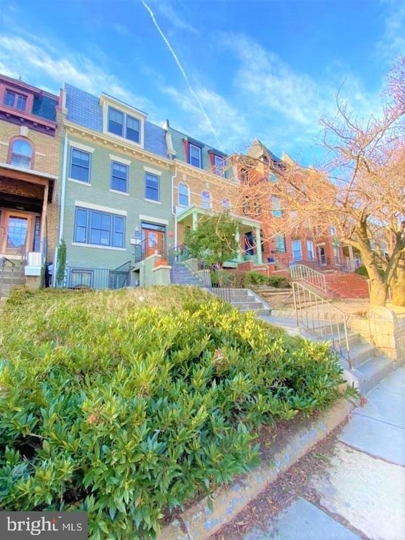 1202 Fairmont Street Nw - Photo 2