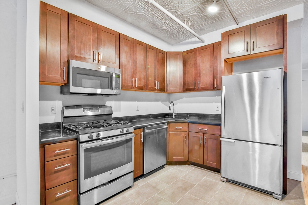 47 Ann Street - Photo 2