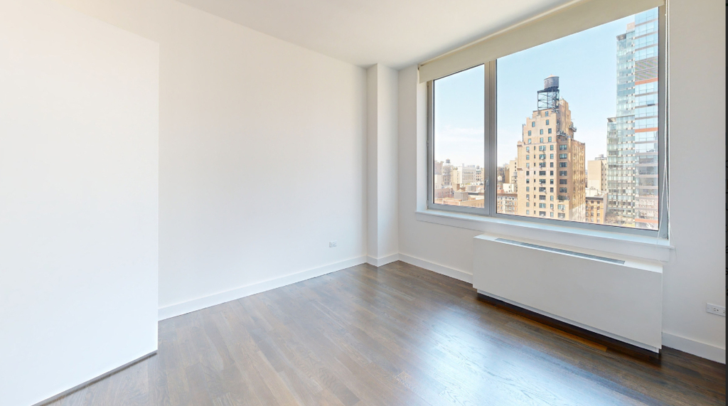 808 Columbus Avenue - Photo 2