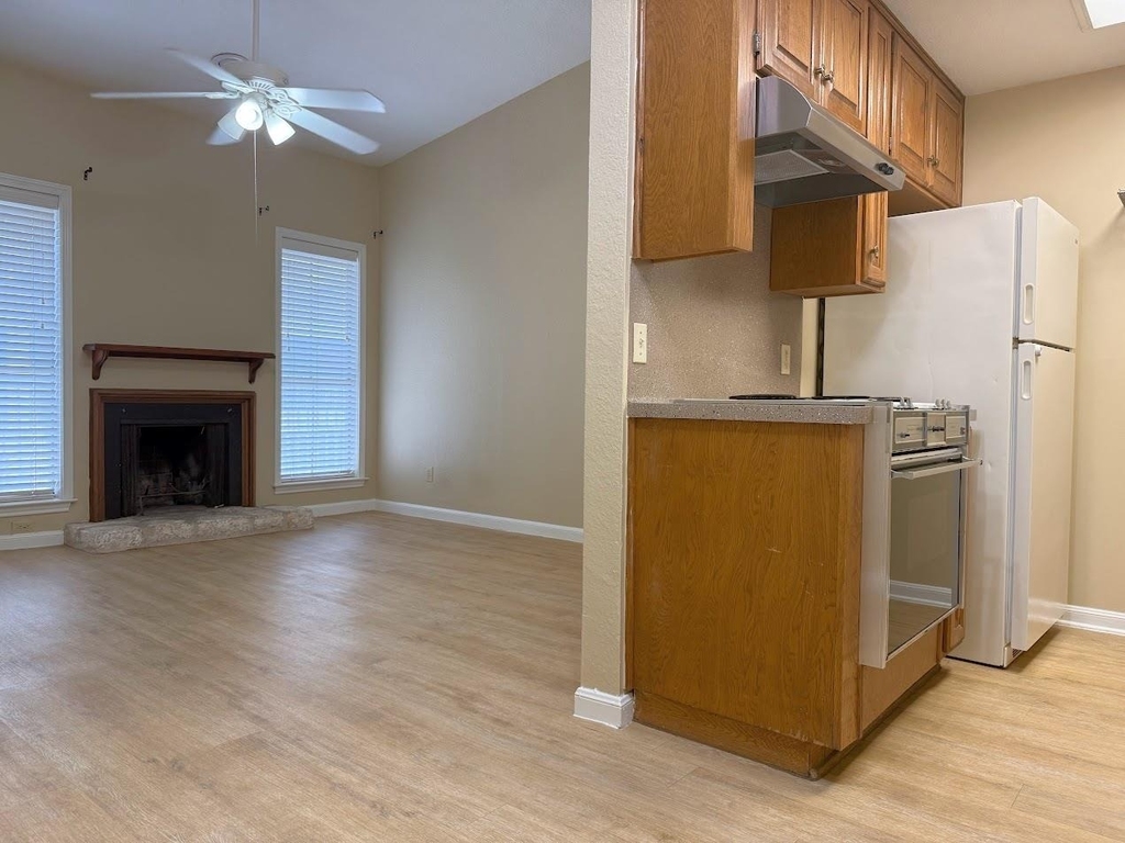 2529 Rio Grande St - Photo 4
