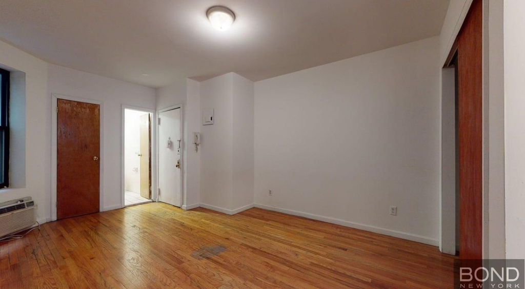 East 90th Street - Photo 2