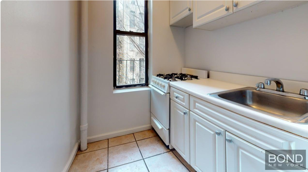 East 90th Street - Photo 1