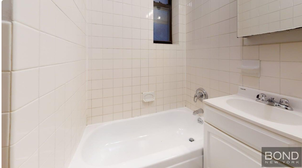 East 90th Street - Photo 3