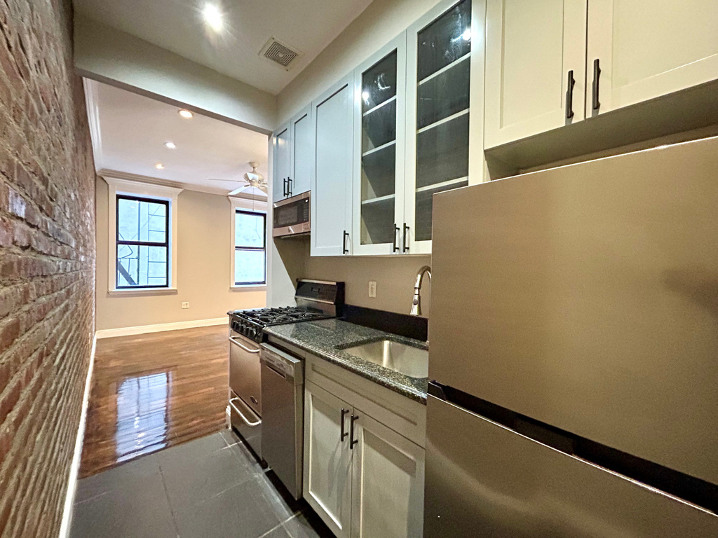 West 123rd Street - Photo 4
