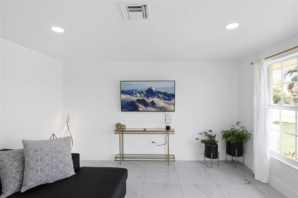945 Bal Harbor Boulevard - Photo 10