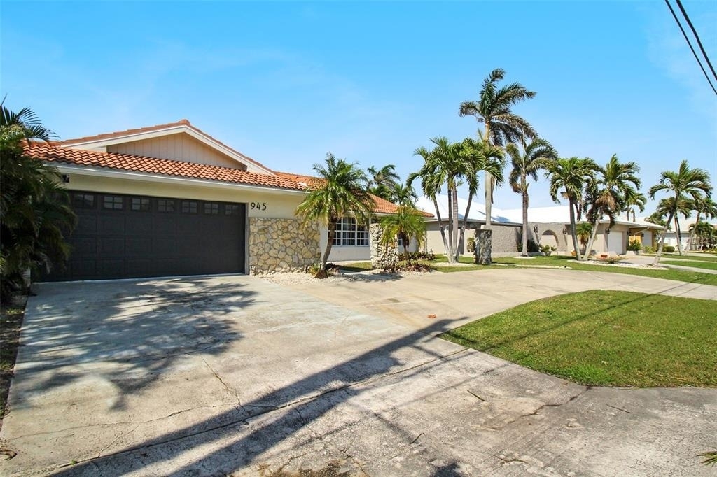 945 Bal Harbor Boulevard - Photo 2
