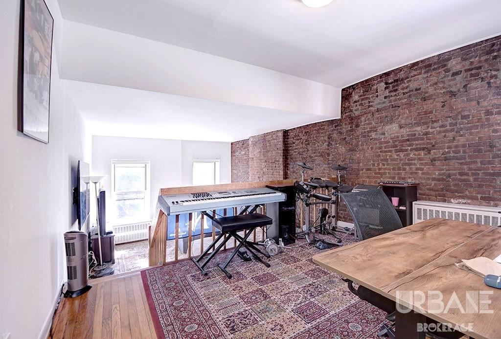 35 Grove Street - Photo 0