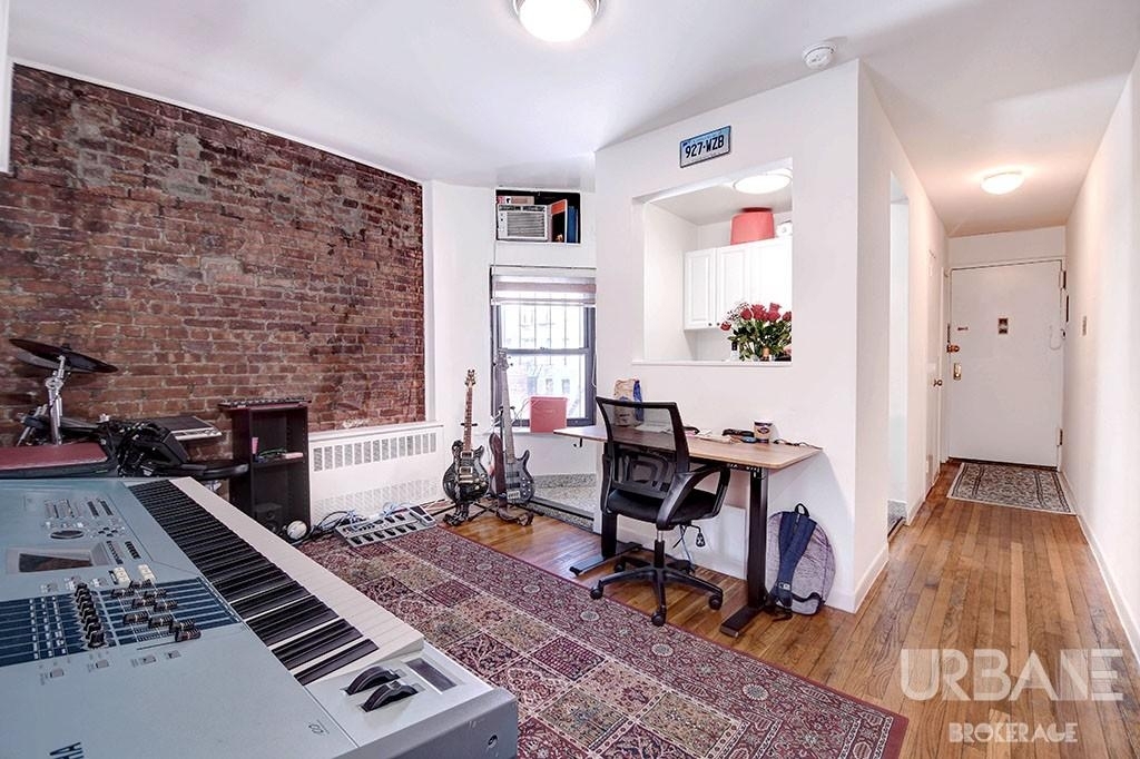 35 Grove Street - Photo 2