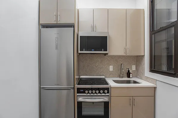 220 Franklin Street - Photo 0