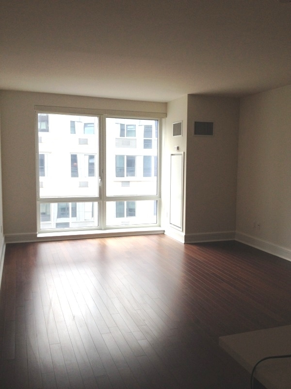 60 Riverside Boulevard - Photo 2