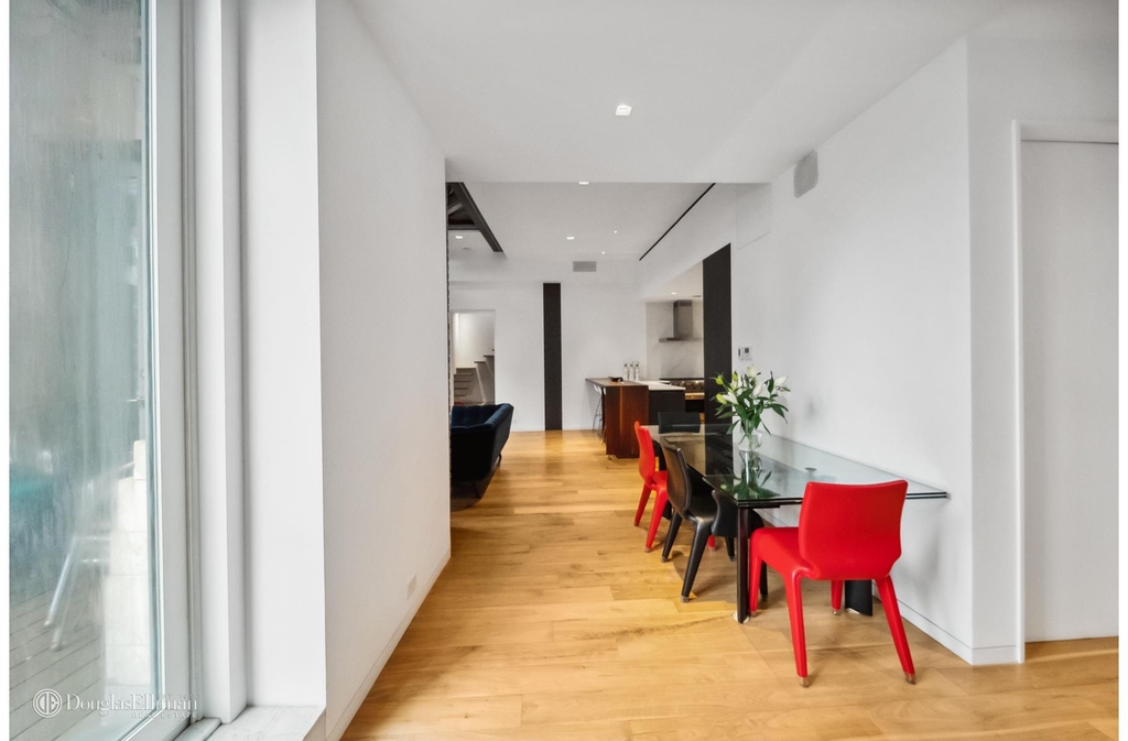 240 Centre St - Photo 12