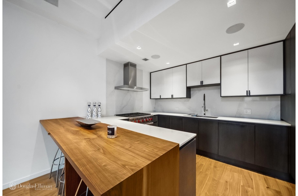 240 Centre St - Photo 16
