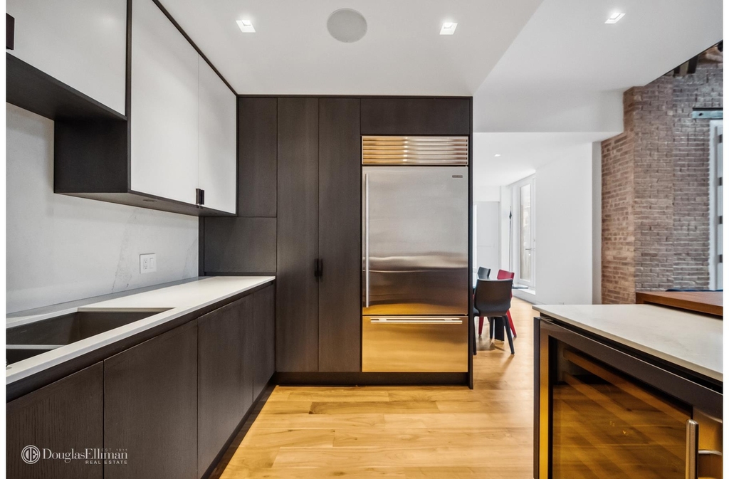 240 Centre St - Photo 17